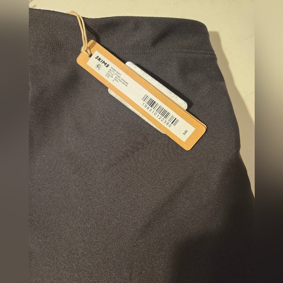 SKIMS Body Butt Lifting Legging - Picture 6 of 7